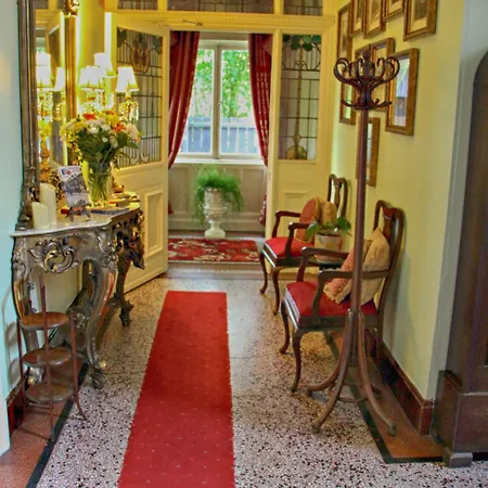 לינה וארוחת בוקר Innisfree House דאנדלק